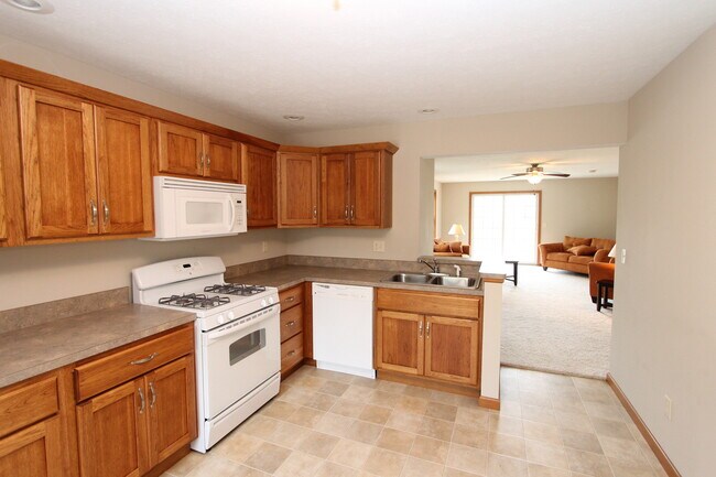 Foto del edificio - LIMITED TIME - FIRST MONTH RENT & HOA FREE...