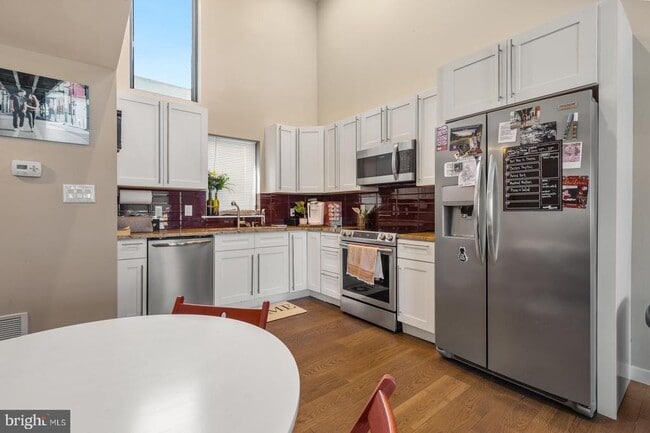 Building Photo - 1142 Crease St