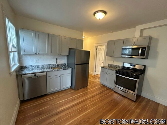 Building Photo - 44 Fairbanks St