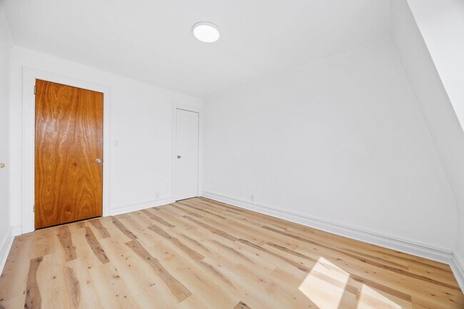 Foto del edificio - 32-28 47th St