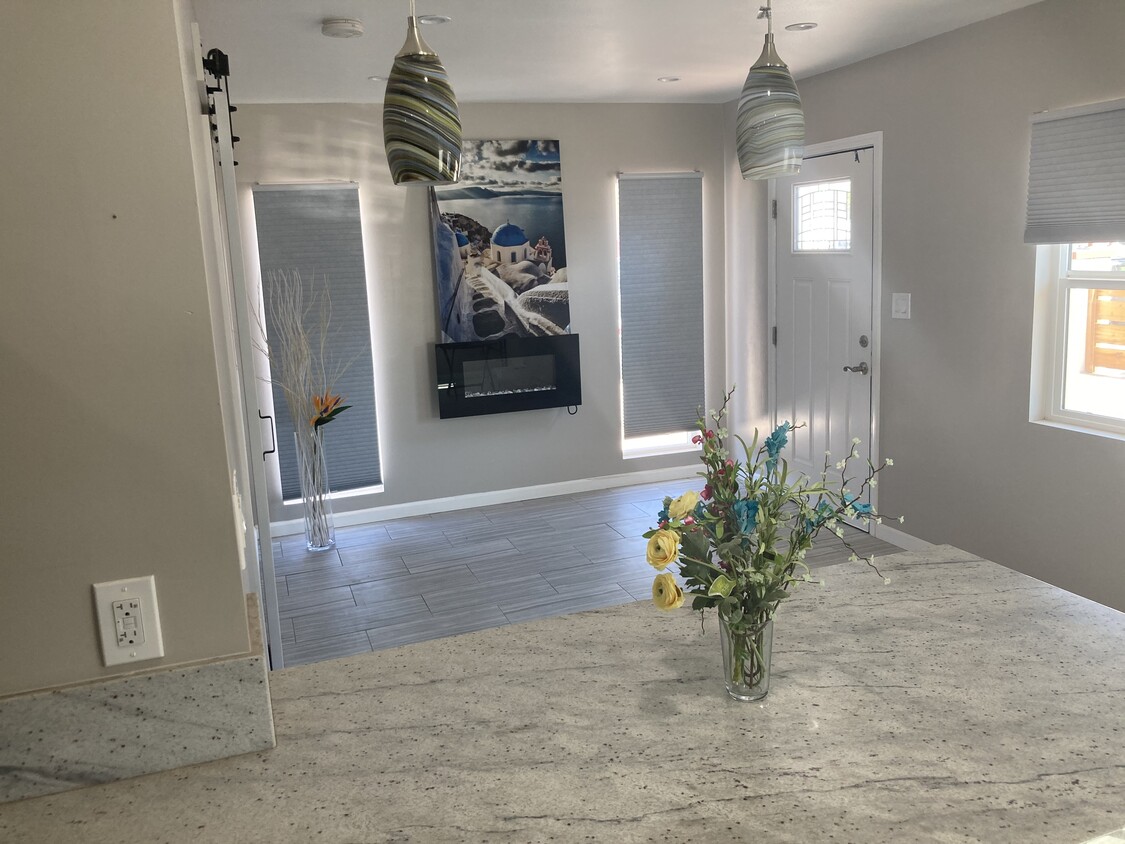 Foto principal - 4042 Swift Ave