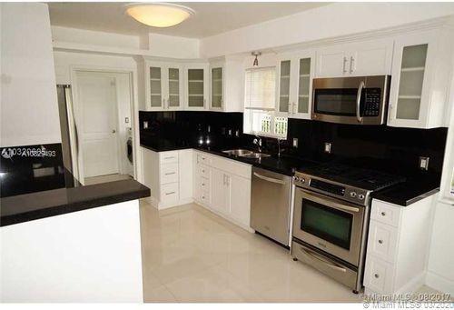 Building Photo - 655 S Shore Dr