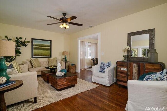 Foto del edificio - Stylishly Updated 2 Bed Home in Prime Midt...