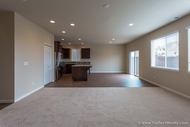 Foto del edificio - Beauiful 4 BD* 2.5 BA* Single Family Home ...