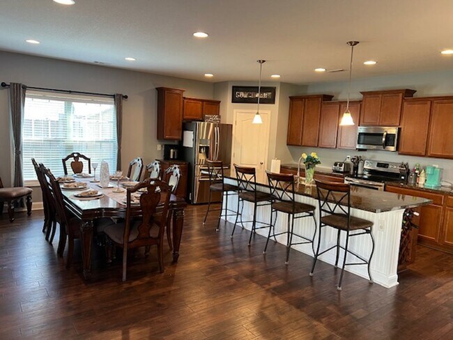 Building Photo - COMING SOON! Stunning 5 bedroom 3.5 bath h...