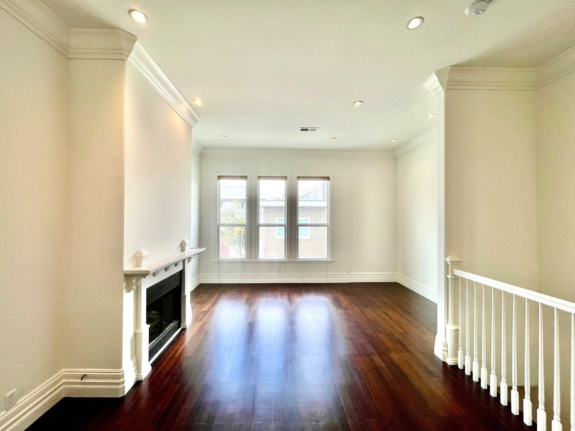 Foto principal - SPECTACULAR, TOP FLOOR 2 BED/2 BATH MISSIO...