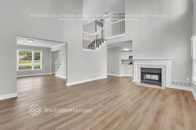 Building Photo - 1810 Collines Ave