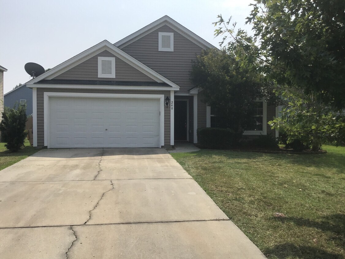 240 Tigers Paw Drive House Rental in Pooler, GA