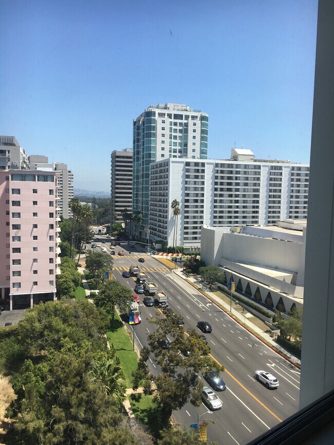 Building Photo - 10433 WILSHIRE