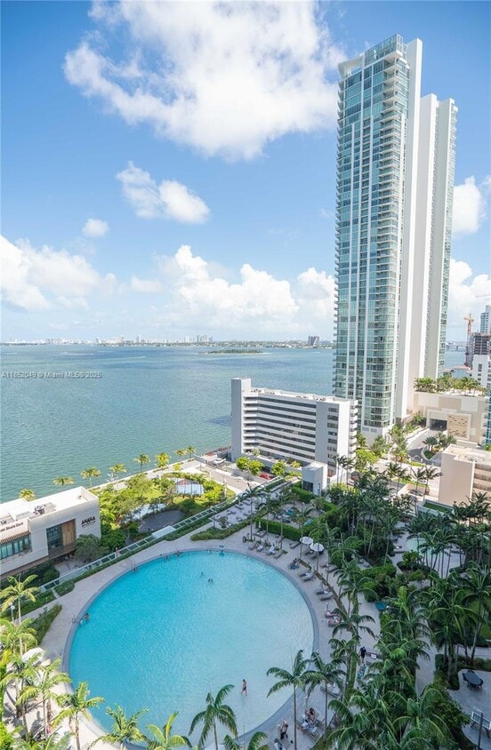 Foto principal - 650 NE 32nd St