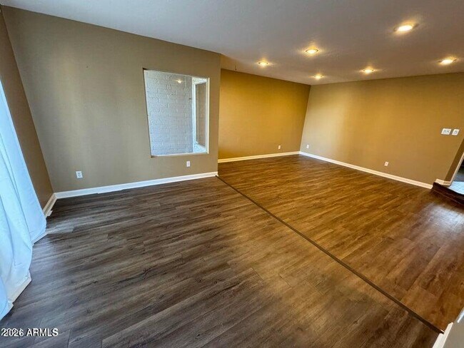 Foto del edificio - 6108 E Vernon Ave