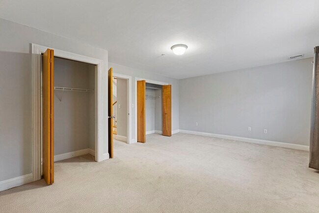 Building Photo - 877 Harrison Ave