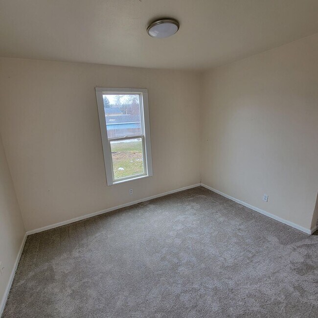 Building Photo - 2 bed 1 bath home
