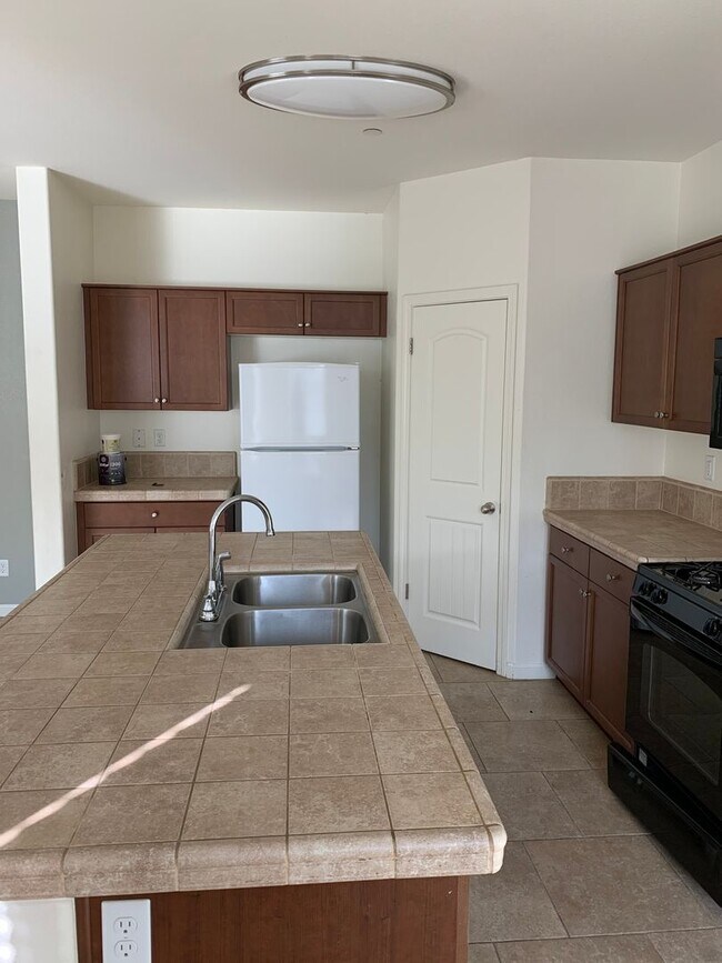 Foto del edificio - 4 Bedroom 2 Bath Home