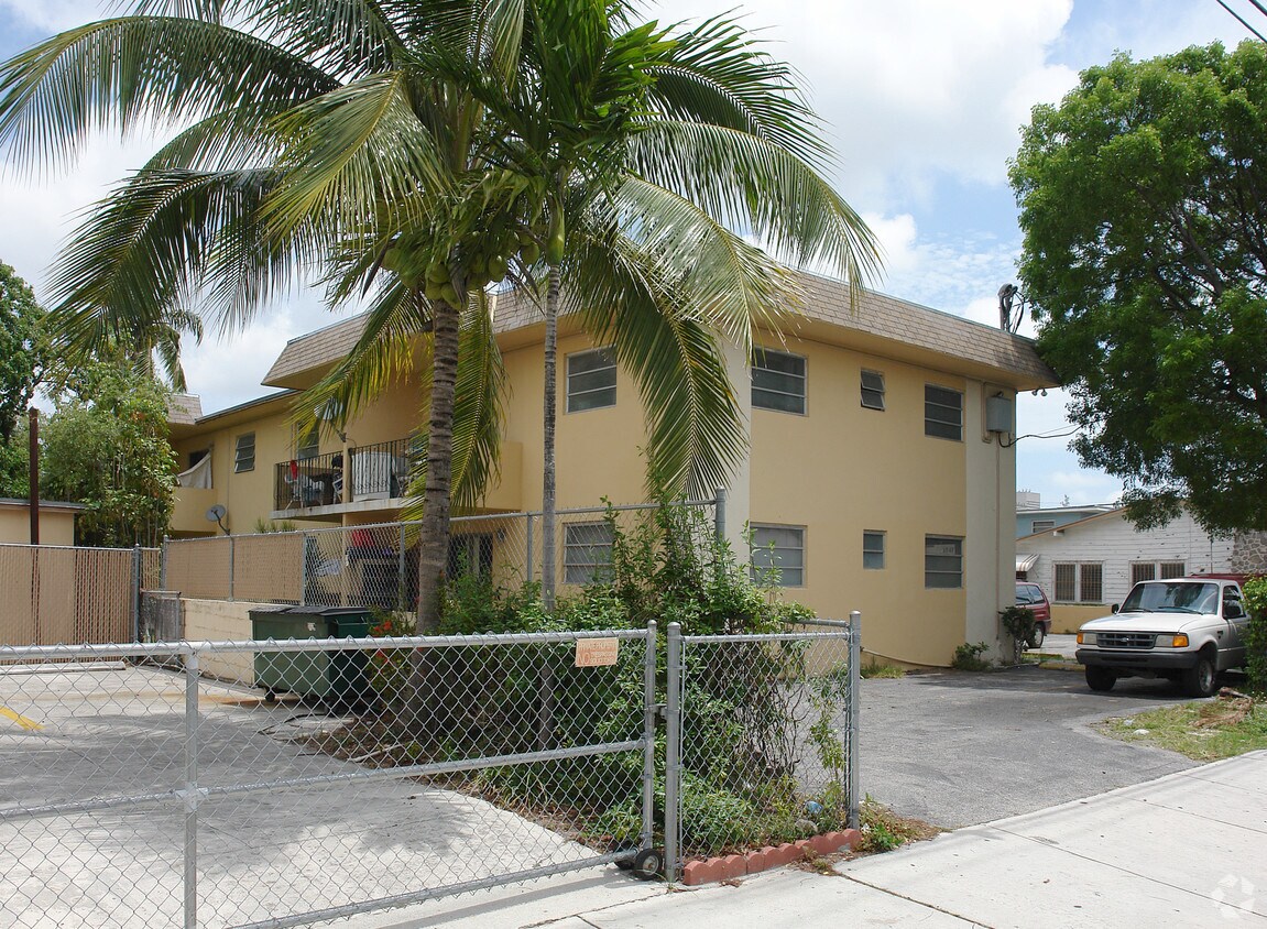 Building Photo - 1047 SW 7th St