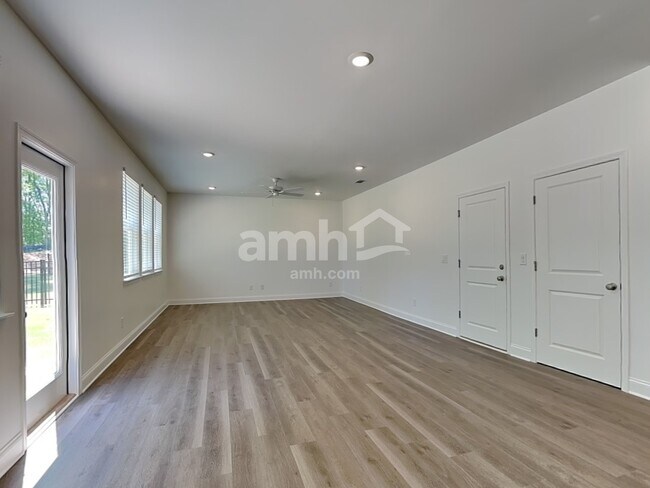 Foto del edificio - 78 Hickory Pointe Rd