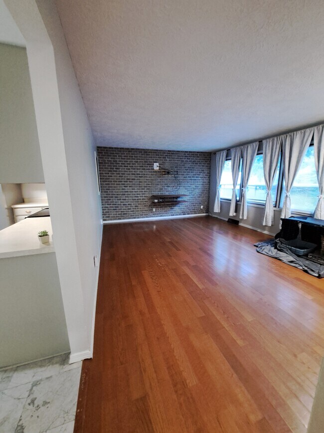 Building Photo - 4905 W 39th St