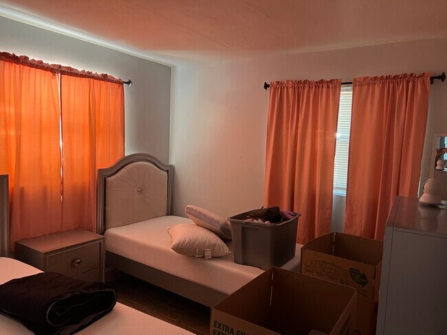 Foto del edificio - 1070 W 2nd St