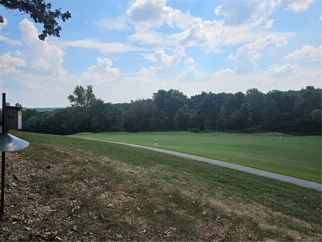 Foto del edificio - 28 McKenzie Dr