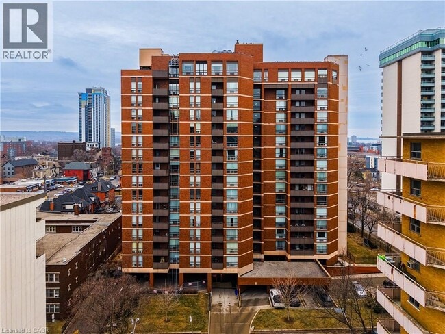 Building Photo - 222 Jackson St W