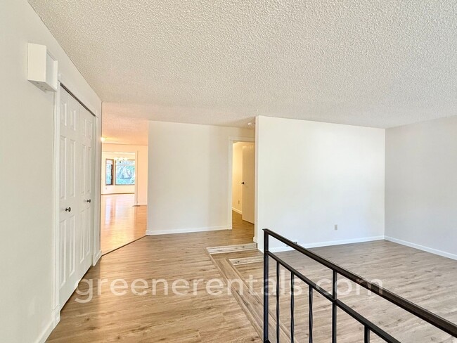 Building Photo - Cozy Meets Convenient in This Lacey Charme...