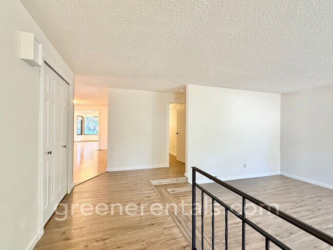 Foto del edificio - Cozy Meets Convenient in This Lacey Charme...