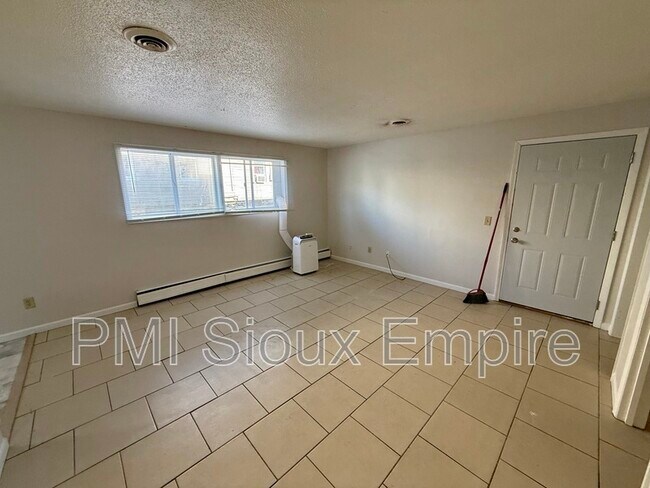 Foto del edificio - 705 W 18th St