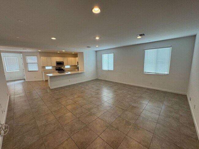 Building Photo - Beautiful Surprise Home: 4 Bd, 3 Ba