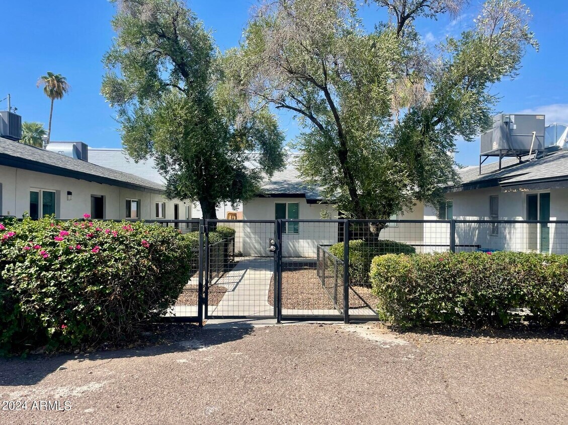 Foto principal - 2402 N 24th St