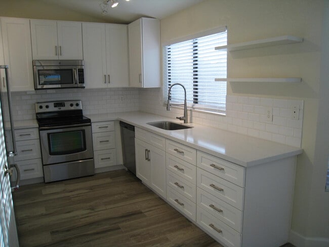 Foto del edificio - 11104 N 110th Pl