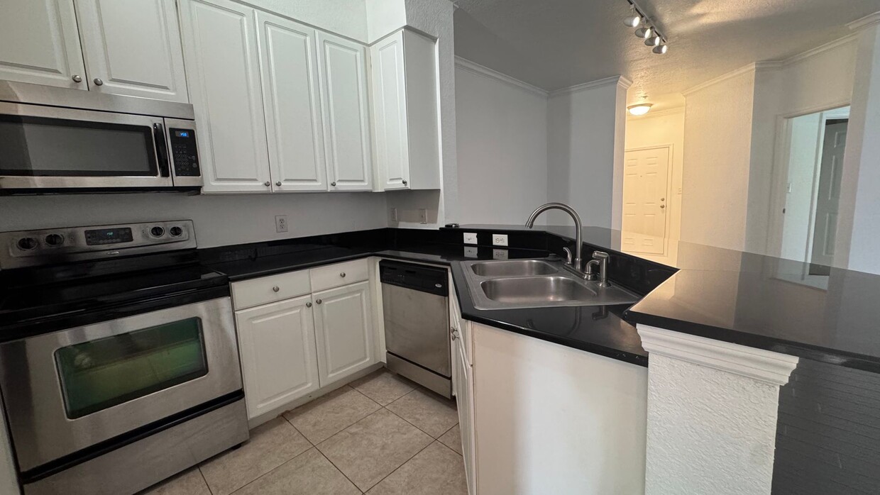 Primary Photo - 3 Bedroom/ 2 Bath Condo for rent in Desira...