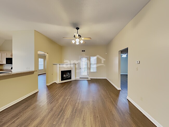 Building Photo - 8396 Cross Pointe Drive