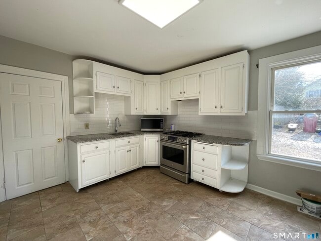 Building Photo - 98 Carroll St