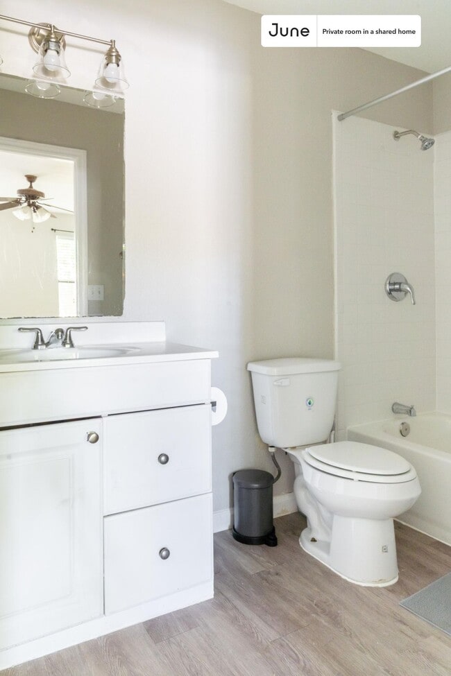 Foto del edificio - Room in Shared 3 bed/2 bath home