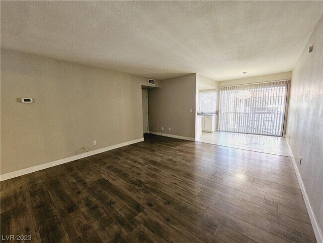 Building Photo - 1405 Vegas Valley Dr