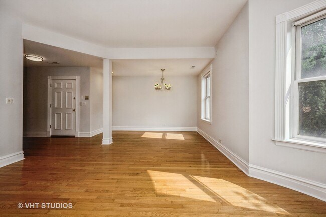 Foto del edificio - 3252 S Prairie Ave