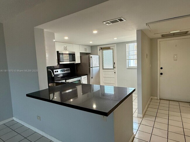 Foto del edificio - 445 NE 195th St
