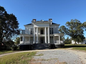 Building Photo - 110 Langhorne Ln