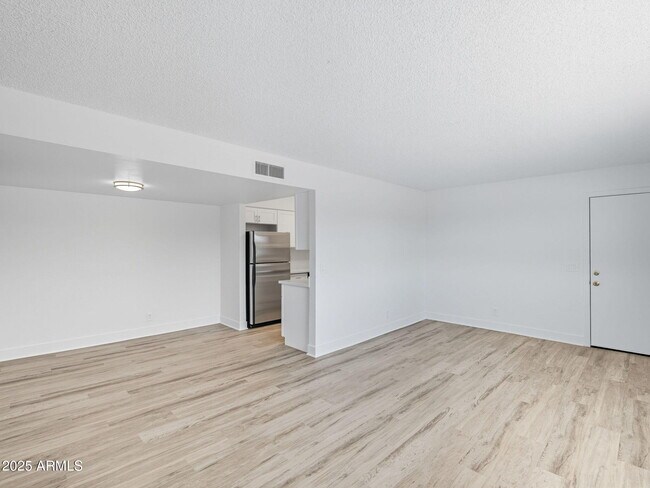 Foto del edificio - 4740 E Moreland St