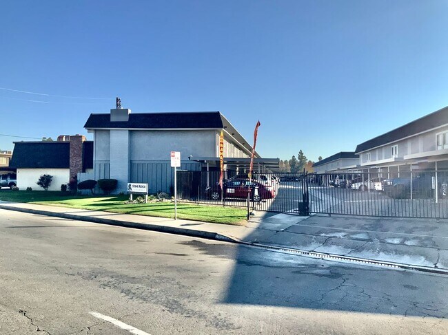 Foto del edificio - 2038 Stine Rd