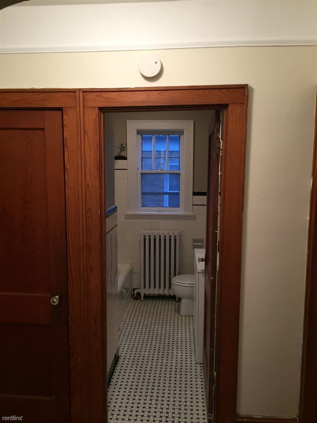 Building Photo - 3 br, 1 bath  - 82 Sycamore St