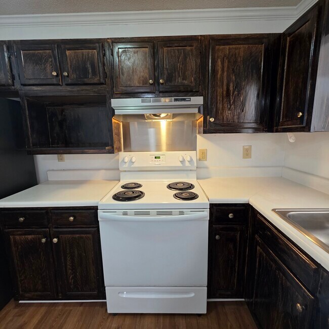 Building Photo - 3114 Fernridge Dr