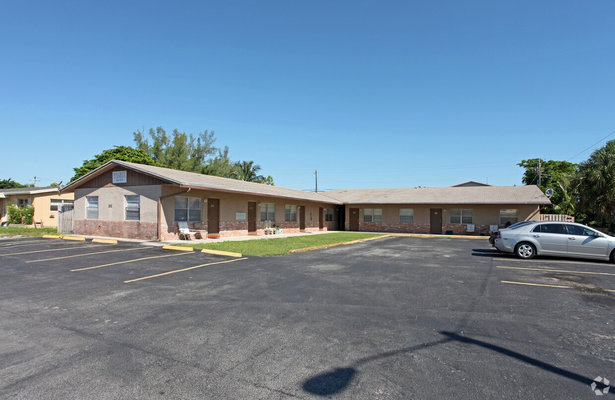 Bolduc Apts Apartments in Oakland Park, FL