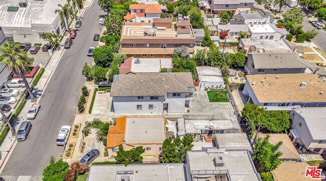 Foto del edificio - 3242 Hutchison Ave