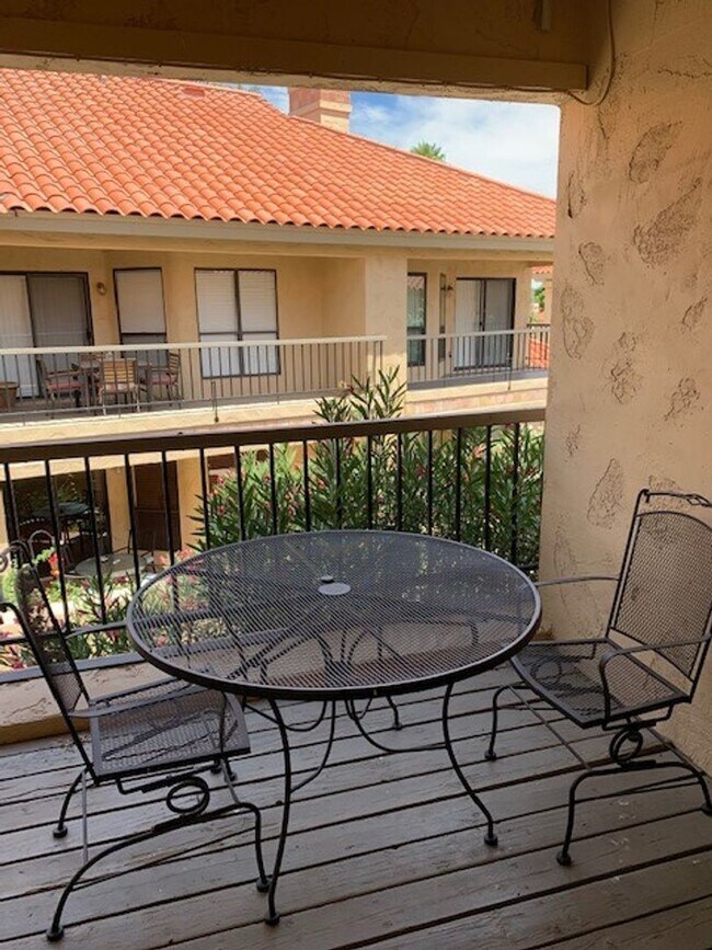 Building Photo - One bedroom condo/ Scottsdale