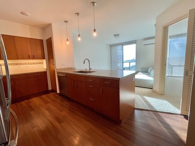 Building Photo - 1 bed/1 bath/ 1 parking Keauhou Place