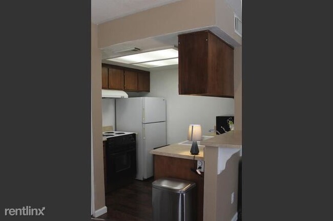 Building Photo - 1 br, 1 bath  - 1681 Pyrenees Ave Apt 85