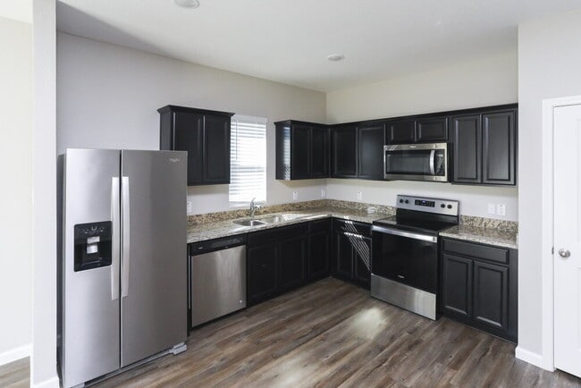 Building Photo - 7015 London Fog Dr