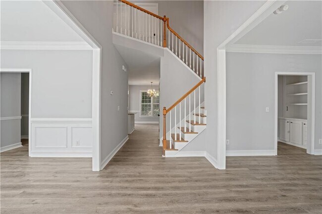 Building Photo - 385 Creekside Dr