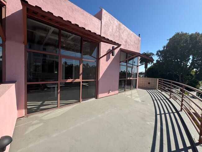 CUBIERTA 304 - 2110 Main St